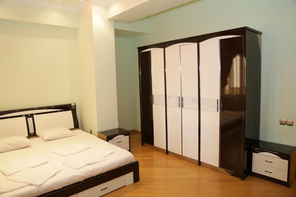 Vip Apartment Next To Republic Square Ереван Екстериор снимка